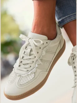 Baskets sneakers avec détails en dentelle