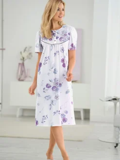 Chemise de nuit à fleurs et fronces discrètes