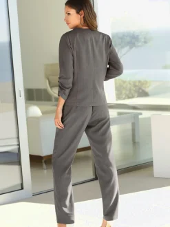 Ensemble blazer pantalon uni avec manches longues et ouverture frontale