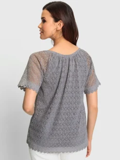 haut en dentelle avec doublure opaque et manches courtes col rond