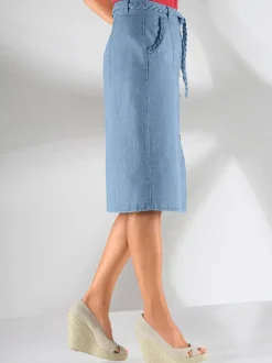Jupe femme en jean entièrement boutonnée avec ceinture tressée