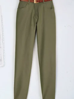 Pantalon en coton avec ceinture et passants et poches arrondies