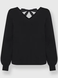 Pull en tricot fin encolure dégagée au dos