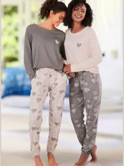2 pyjamas avec imprimé cœurs