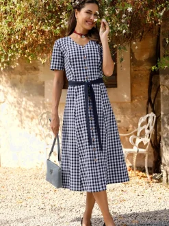 Robe à carreaux avec ceinture à nouer et manches courtes
