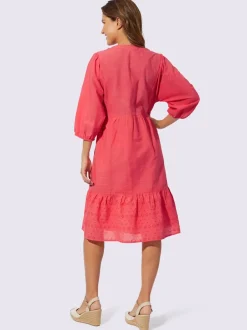Robe légère col rond et manches trois quarts
