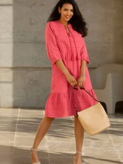 Robe légère col rond et manches trois quarts