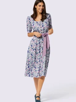 Robe traditionnelle manches bouffantes discrètes