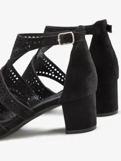 Sandales à brides petites découpes