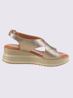 Sandales cuir de vache légèrement brillant