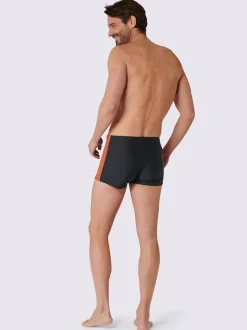 Slip de bain jusqu'à la t. 10